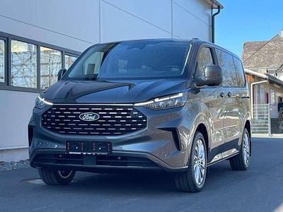 Gebraucht Ford Tourneo Titanium 150 PS (110 kW) 2024 Magneticgrau (metallic) Van / Kleinbus