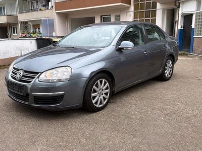 Gebraucht VW Jetta 105 PS (77 kW) 2008 Grau Limousine