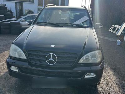 Blau Gebraucht 2004 Mercedes ML270 SUV | 3.750 €