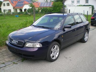 Usata Audi A4 125 CV (91 kW) 1997 Blu Station wagon