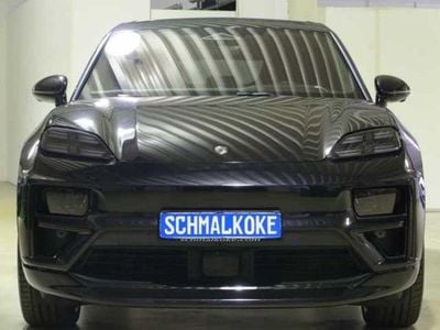 Tiefschwarzmetallic (metallic) Gebraucht 2024 Porsche Macan Turbo SUV | 99.950 € (Superpreis)