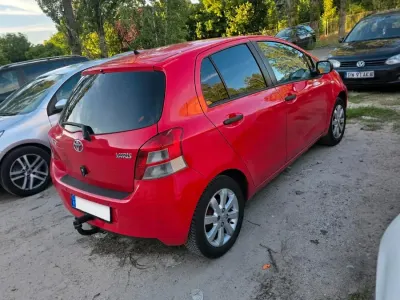 Gebraucht Toyota Yaris 69 PS (50 kW) 2011 Rot Kleinwagen