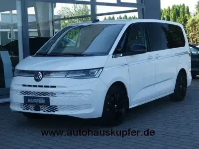 Gebraucht VW Multivan Style 150 PS (110 kW) 2024 Weiss Van / Kleinbus