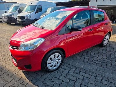 Gebraucht Toyota Yaris 69 PS (50 kW) 2012 Rot Kleinwagen