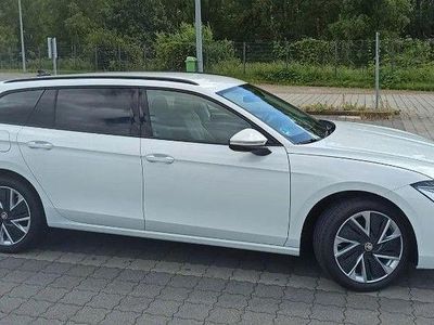 Gebraucht Skoda Superb Selection 150 PS (110 kW) 2024 Kristall weiss Kombi