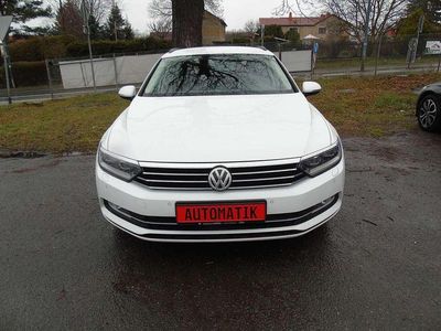 Gebraucht VW Passat Comfortline 150 PS (110 kW) 2015 Pure white Kombi