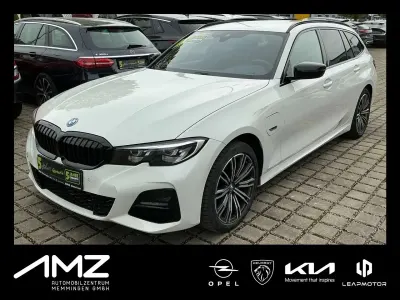 Gebraucht BMW 330e M Sport 252 PS (185 kW) 2021 Alpinweiss iii Kombi