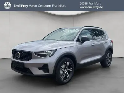 Neu Volvo XC40 Plus 163 PS (119 kW) 2026 Silber SUV
