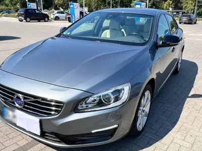 Gebraucht Volvo S60 Linje Svart 190 PS (139 kW) 2016 Grau Limousine
