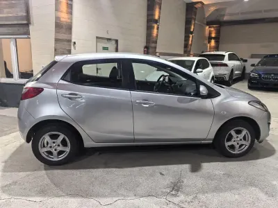 Gebraucht Mazda 2 Center-Line 102 PS (75 kW) 2011 Silber Kleinwagen
