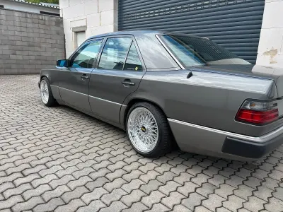 Gebraucht Mercedes E230 132 PS (97 kW) 1990 Limousine