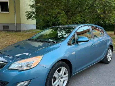 Gebraucht Opel Astra 122 PS (89 kW) 2010 Blau Limousine