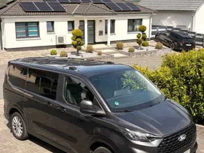 Gebraucht Ford Tourneo 170 PS (125 kW) 2024 Schwarz Van / Kleinbus