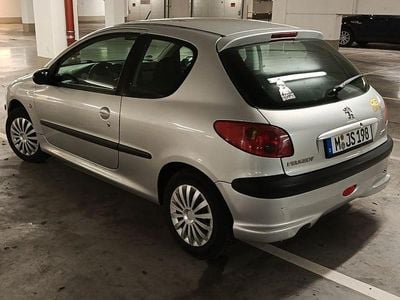 Gebraucht Peugeot 206 109 PS (80 kW) 2004 Silber Cabrio