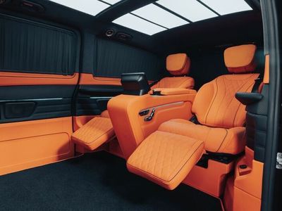 Schwarz Gebraucht 2024 Mercedes V300 Van / Kleinbus | 213.010 €
