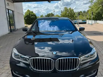 Gebraucht BMW 750 448 PS (329 kW) 2015 Schwarz Limousine