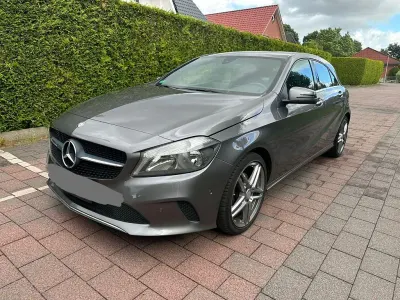 Gebraucht Mercedes A180 122 PS (89 kW) 2017 Grau Limousine