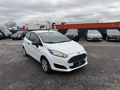 Gebraucht Ford Fiesta Ambiente 60 PS (44 kW) 2014 Weiß Kleinwagen