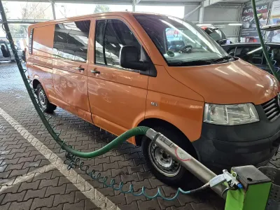 Gebraucht VW T5 102 PS (75 kW) 2009 Orange Van