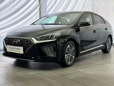 Gebraucht Hyundai Ioniq Premium 141 PS (103 kW) 2020 Phantom black (metallic) Kleinwagen