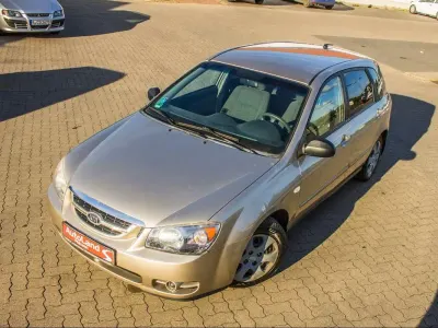 Gebraucht Kia Cerato EX 105 PS (77 kW) 2005 Gold Limousine