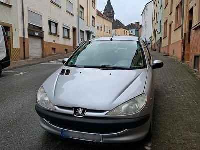Gebraucht Peugeot 206 60 PS (44 kW) 2003 Silber Kleinwagen