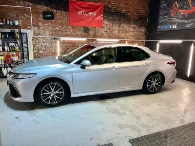 Gebraucht Toyota Camry Executive 218 PS (160 kW) 2023 Silber Limousine