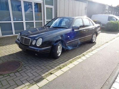 Mercedes E280