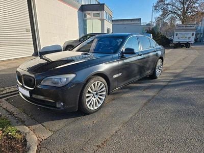 Grau Gebraucht 2011 BMW 740 Comfort Edition Limousine | 9.700 € (Superpreis)