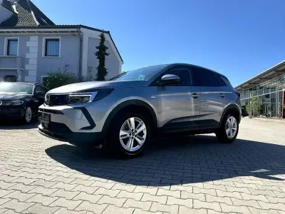 Gebraucht Opel Grandland X 131 PS (96 kW) 2022 Kontrast grau / quarz silber (metallic) SUV