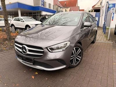Grau Gebraucht 2020 Mercedes B180 Progressive Van / Kleinbus | 23.950 € (Fairer Preis)