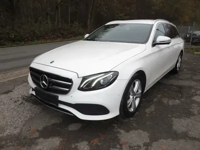 Gebraucht Mercedes E220 194 PS (142 kW) 2019 Weiß Kombi