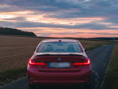 Gebraucht BMW 320 Advantage 184 PS (135 kW) 2019 Rot Limousine