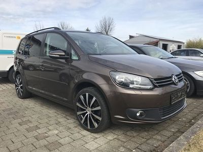 Gebraucht VW Touran 105 PS (77 kW) 2011 Braun metallic Van / Kleinbus
