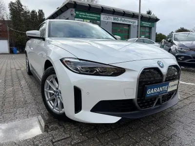 Używany BMW i4 Shadowline 210 kW (286 KM) 2023 Biały Sedan/Limuzyna