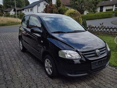Gebraucht VW Fox 54 PS (39 kW) 2005 Schwarz Kleinwagen