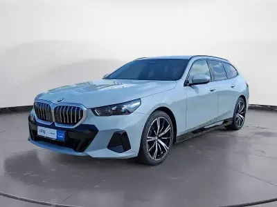 Gebraucht BMW 520 M Sport 208 PS (152 kW) 2025 Grau Kombi