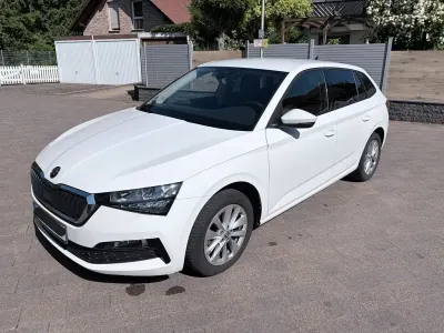 Gebraucht Skoda Scala 95 PS (69 kW) 2023 Weiß Kleinwagen