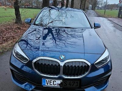 Blau Gebraucht 2019 BMW 118 Advantage Kleinwagen | 14.200 € (Fairer Preis)
