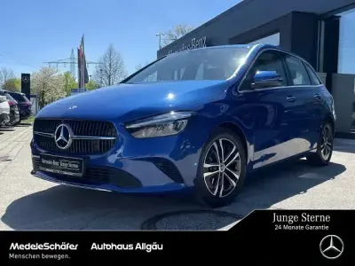 Gebraucht Mercedes B200 Progressive 163 PS (119 kW) 2024 Lack spektralblau Van / Kleinbus