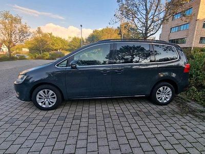 Second-hand VW Sharan 150 CP (110 kW) 2011 Gri Monovolum