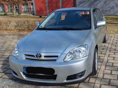 Usado Toyota Corolla 110 HP (80 kW) 2005 Prateado Sedan