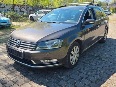 Second-hand VW Passat Exclusive 140 CP (102 kW) 2012 Maro Berlinǎ