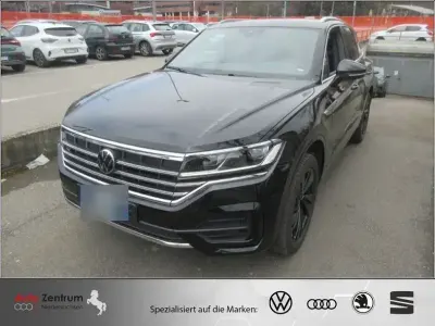 Gebraucht VW Touareg Elegance 231 PS (169 kW) 2023 Grenadilla black metallic SUV