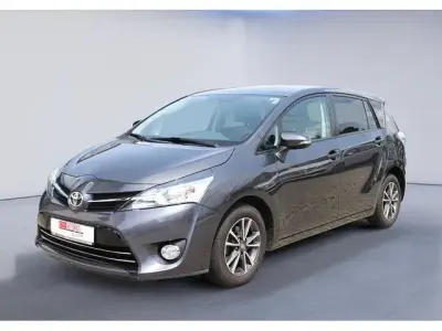 Gebraucht Toyota Verso-S Edition 111 PS (81 kW) 2015 Van / Kleinbus