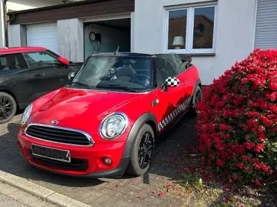 Käytetty Mini One Cabriolet 98 HP (72 kW) 2015 Punainen Avoauto