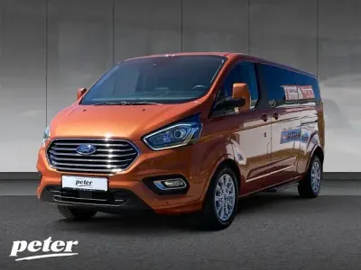 Używany Ford Tourneo Titanium 150 KM (110 kW) 2023 Pomarańczowy Minivan