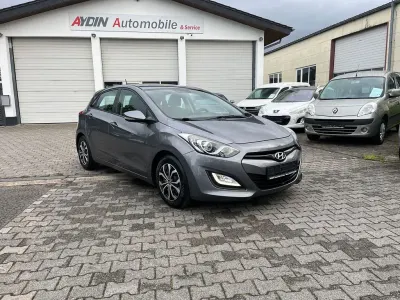 Gebraucht Hyundai i30 99 PS (72 kW) 2014 Grau Limousine
