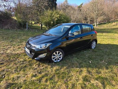 Gebraucht Hyundai i20 86 PS (63 kW) 2013 Schwarz Kleinwagen