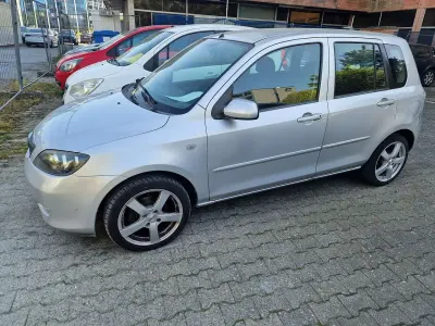 Usata Mazda 2 80 CV (58 kW) 2006 Argento Utilitaria